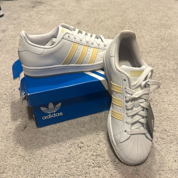 adidas Shoes - NWT Adidas Original Size 9